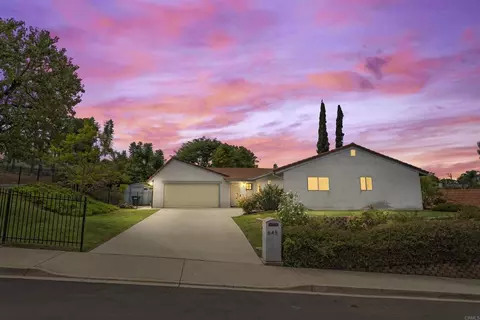 645 Rainbow Pl, Escondido, CA 92027
