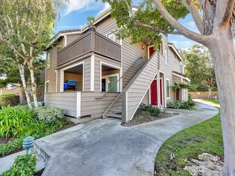 1091 Shadowridge Dr #114, Vista, CA 92081