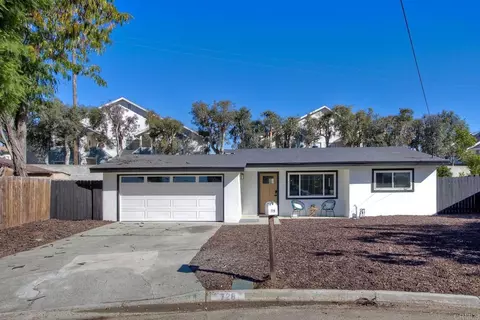 728 Hackberry Pl, Fallbrook, CA 92028