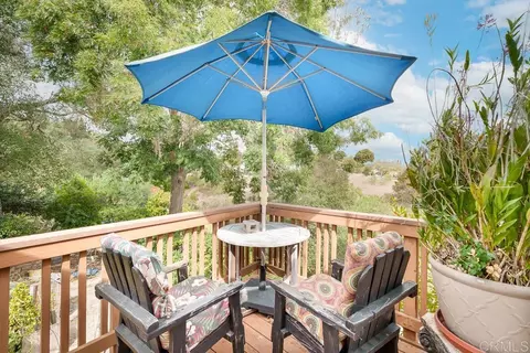 Exterior - 2719 Via Del Robles, Fallbrook, CA 92028 photo 3 of 15