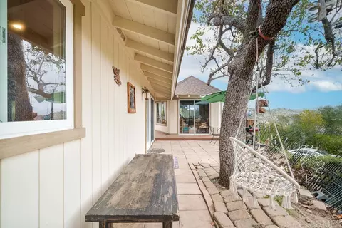 Exterior - 2719 Via Del Robles, Fallbrook, CA 92028 photo 4 of 15
