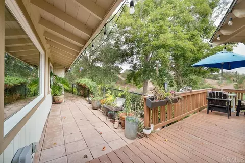 Exterior - 2719 Via Del Robles, Fallbrook, CA 92028 photo 6 of 15