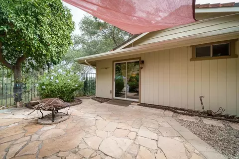 Exterior - 2719 Via Del Robles, Fallbrook, CA 92028 photo 8 of 15