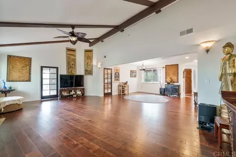 Living - 2719 Via Del Robles, Fallbrook, CA 92028 photo 2 of 3