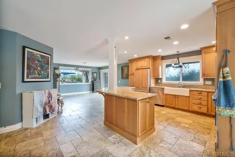 Kitchen - 2719 Via Del Robles, Fallbrook, CA 92028 photo 4 of 7