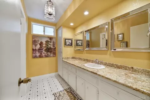 Bath - 2719 Via Del Robles, Fallbrook, CA 92028 photo 2 of 3