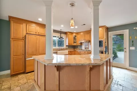 Kitchen - 2719 Via Del Robles, Fallbrook, CA 92028 photo 3 of 7