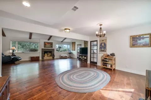 Living - 2719 Via Del Robles, Fallbrook, CA 92028 photo 3 of 3