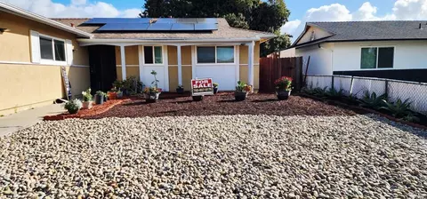530 Roja Dr, Oceanside, CA 92057