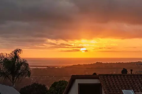 2515 Luciernaga St, Carlsbad, CA 92009