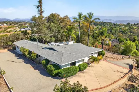 5037 San Jacinto Cir E, Fallbrook, CA 92028