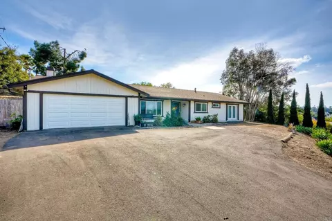 325 Estrelita Dr, Vista, CA 92084