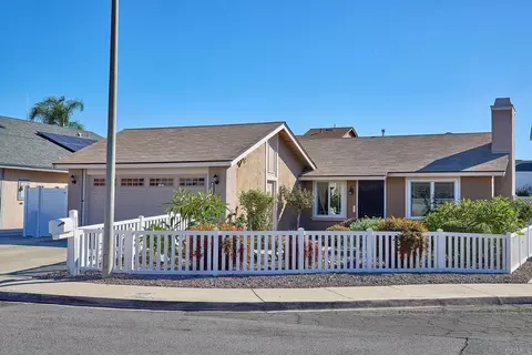 9717 Follett Dr, Santee, CA 92071