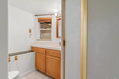 Bath - 3102 Pera Alta Dr, Julian, CA 92036 photo 3 of 4