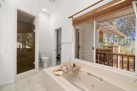 Bath - 3102 Pera Alta Dr, Julian, CA 92036 photo 2 of 4
