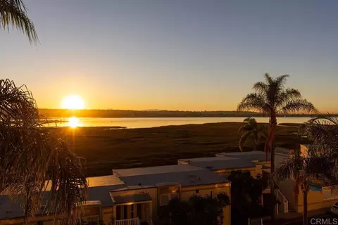 4015 Crown Point Dr #308, San Diego, CA 92109