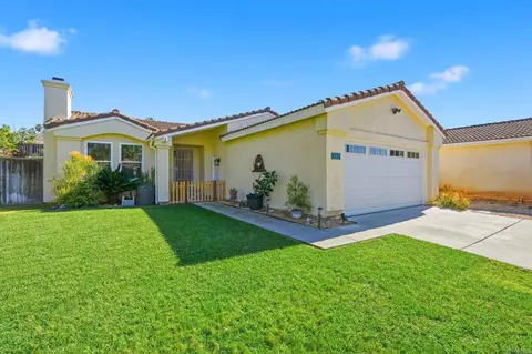 2112 Savona Ct, Vista, CA 92084