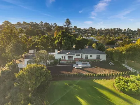 View/Area - 1402 W Muirlands Dr, La Jolla, CA 92037 photo 5 of 8