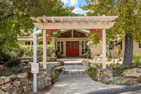 1285 Hidden Oaks Trl, Vista, CA 92084