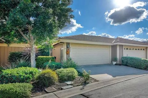 8539 Circle R Valley Ln, Escondido, CA 92026
