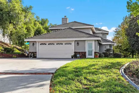 Exterior - 1474 Via Encinos Dr, Fallbrook, CA 92028 photo 3 of 10