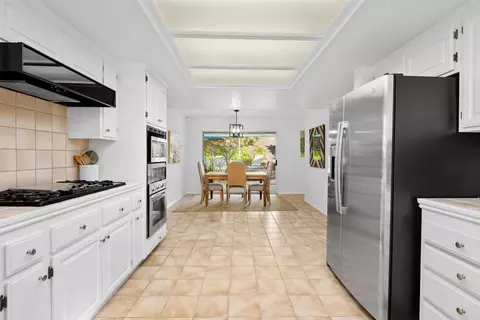 Kitchen - 1474 Via Encinos Dr, Fallbrook, CA 92028 photo 3 of 4