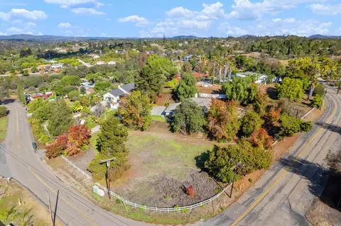 View/Area - 1474 Via Encinos Dr, Fallbrook, CA 92028 photo 3 of 8