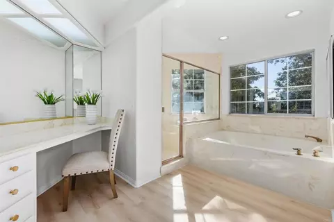 Bath - 1474 Via Encinos Dr, Fallbrook, CA 92028 photo 2 of 6