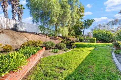 Exterior - 1474 Via Encinos Dr, Fallbrook, CA 92028 photo 9 of 10