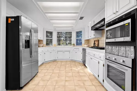 Kitchen - 1474 Via Encinos Dr, Fallbrook, CA 92028 photo 1 of 4