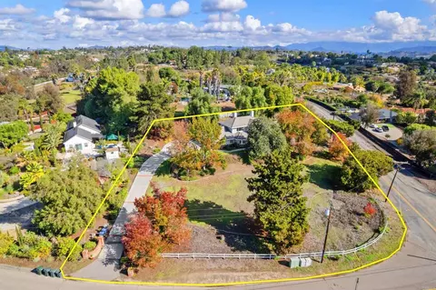 View/Area - 1474 Via Encinos Dr, Fallbrook, CA 92028 photo 5 of 8