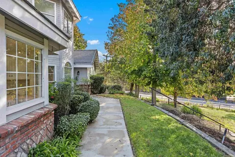 Exterior - 1474 Via Encinos Dr, Fallbrook, CA 92028 photo 4 of 10