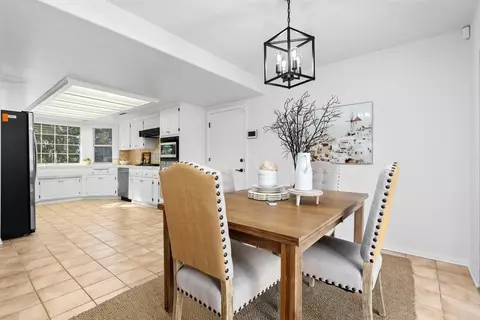 Dining - 1474 Via Encinos Dr, Fallbrook, CA 92028 photo 2 of 5