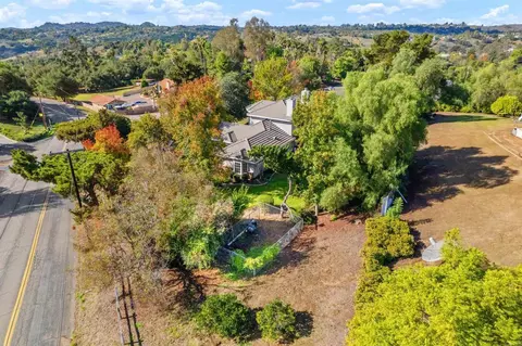 View/Area - 1474 Via Encinos Dr, Fallbrook, CA 92028 photo 7 of 8
