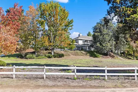Exterior - 1474 Via Encinos Dr, Fallbrook, CA 92028 photo 6 of 10