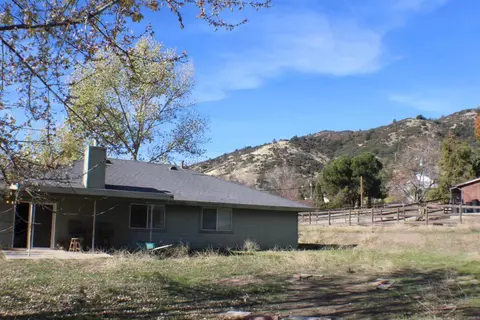 Exterior - 23950 Jacaranda Dr, Tehachapi, CA 93561 photo 5 of 9