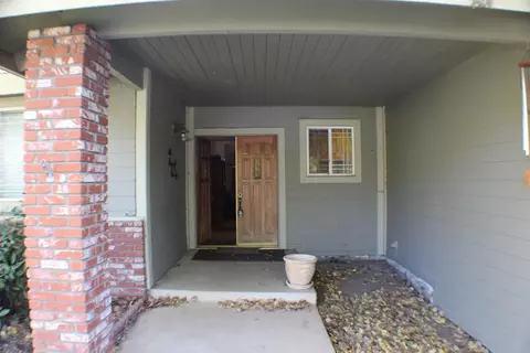 Exterior - 23950 Jacaranda Dr, Tehachapi, CA 93561 photo 4 of 9