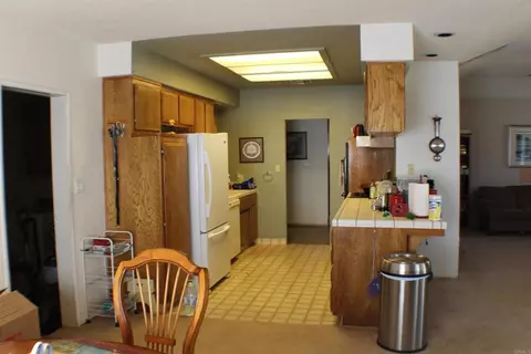 Kitchen - 23950 Jacaranda Dr, Tehachapi, CA 93561 photo 1 of 2