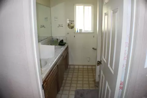 Bath - 23950 Jacaranda Dr, Tehachapi, CA 93561 photo 1 of 1