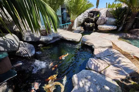 Exterior - 806 4th St, Encinitas, CA 92024 photo 3 of 6