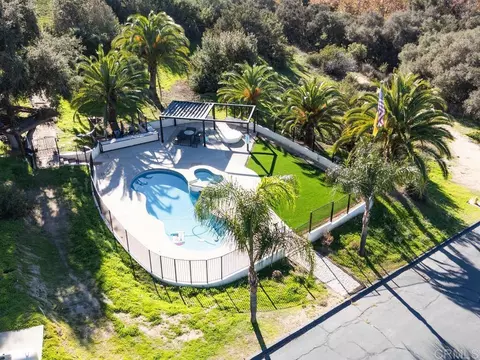 Exterior - 2230 Calle Dos Lomas, Fallbrook, CA 92028 photo 5 of 13