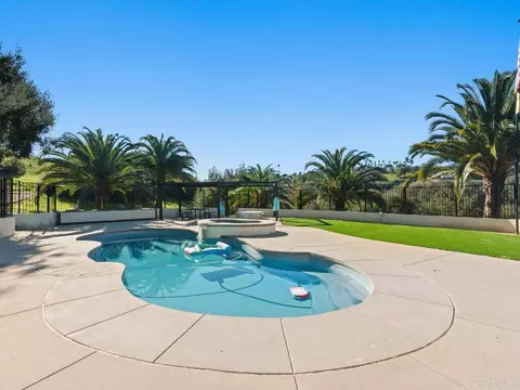 Exterior - 2230 Calle Dos Lomas, Fallbrook, CA 92028 photo 8 of 13