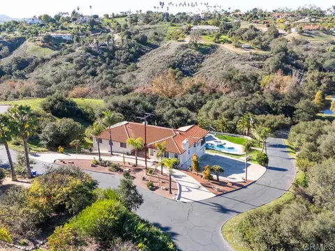 View/Area - 2230 Calle Dos Lomas, Fallbrook, CA 92028 photo 6 of 7