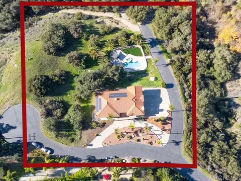View/Area - 2230 Calle Dos Lomas, Fallbrook, CA 92028 photo 3 of 7