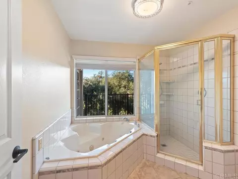 Bath - 2230 Calle Dos Lomas, Fallbrook, CA 92028 photo 3 of 7