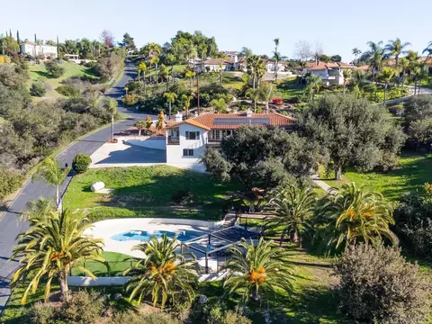 View/Area - 2230 Calle Dos Lomas, Fallbrook, CA 92028 photo 2 of 7