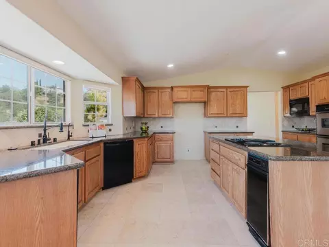 Kitchen - 2230 Calle Dos Lomas, Fallbrook, CA 92028 photo 7 of 10