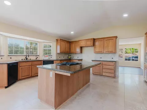 Kitchen - 2230 Calle Dos Lomas, Fallbrook, CA 92028 photo 4 of 10