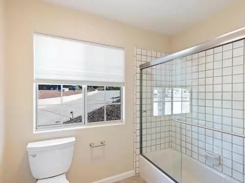 Bath - 2230 Calle Dos Lomas, Fallbrook, CA 92028 photo 2 of 7