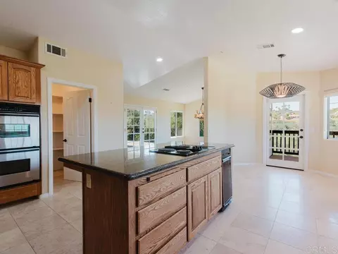 Kitchen - 2230 Calle Dos Lomas, Fallbrook, CA 92028 photo 8 of 10